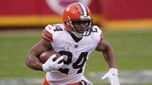 Le demi offensif Nick Chubb renouvelle son contrat avec l'équipe pour trois ans